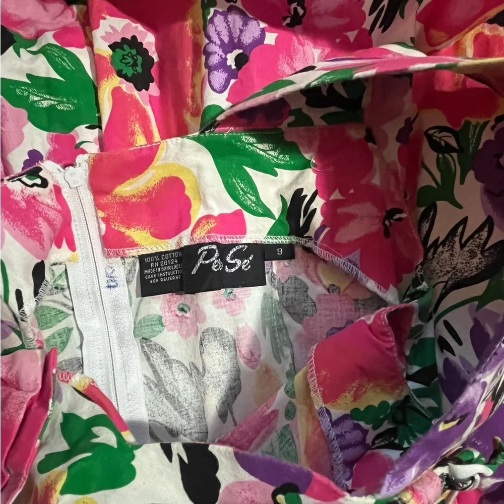 Fun Floral 90โs Dress with flair skirt - - Picture 9 of 13